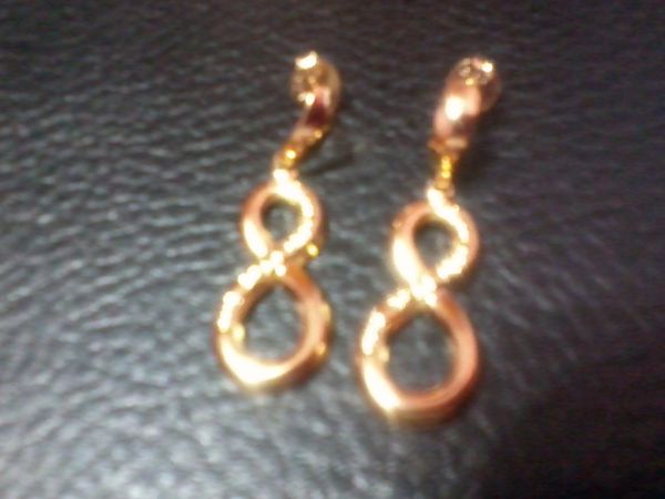 Brinco infinito dourado