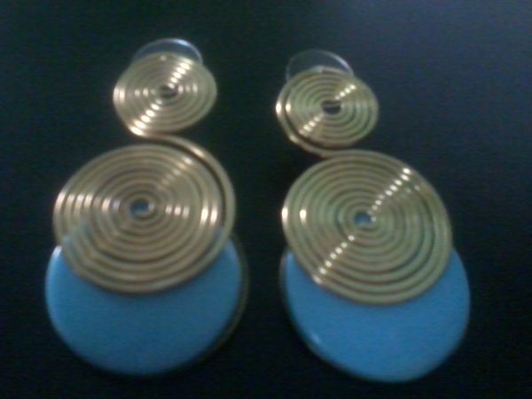 Brinco Azul dourado