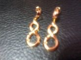 Brinco infinito dourado